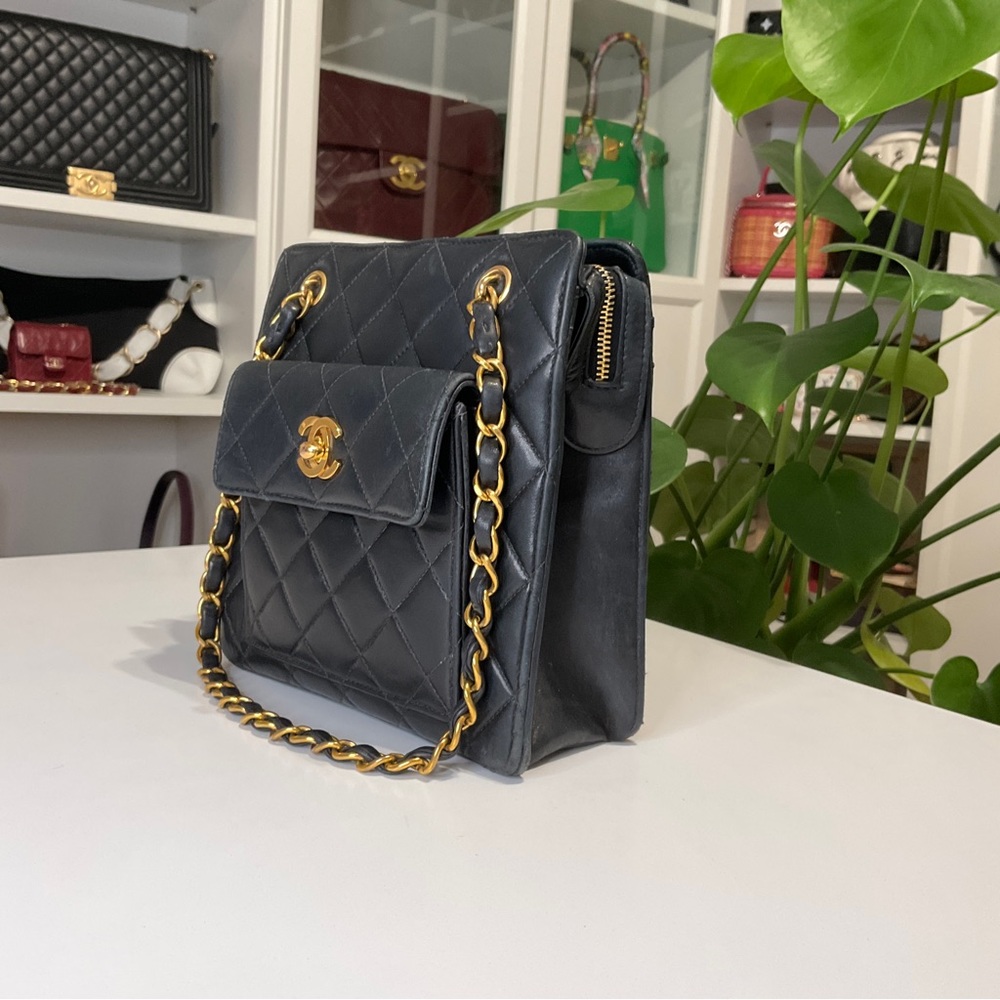 ❌NOT AVAILABLE❌ Vintage 1997 Chanel Navy Blue CC Handbag 24K Gold Hardware - Picture 2 of 16